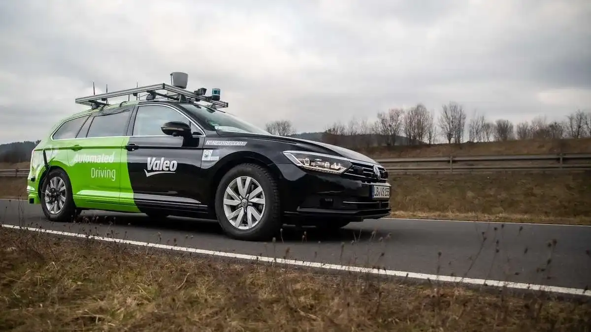 法雷奥使用DNAT开发首个广泛的汽车鱼眼数据集